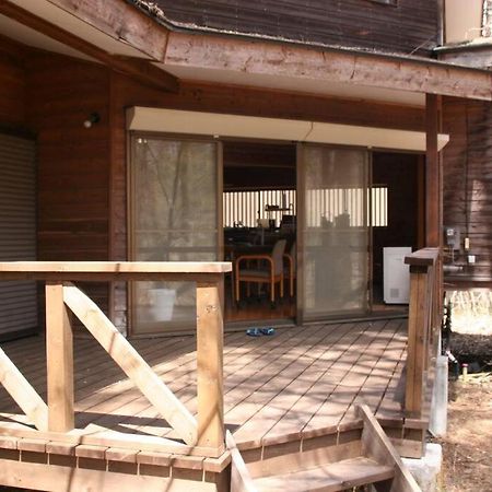 北軽井沢の貸別荘一棟貸し切り-庭とウッドデッキつき Azumaiokozan Kültér fotó