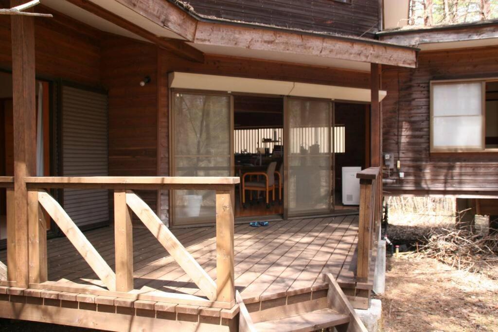 北軽井沢の貸別荘一棟貸し切り-庭とウッドデッキつき Azumaiokozan Kültér fotó