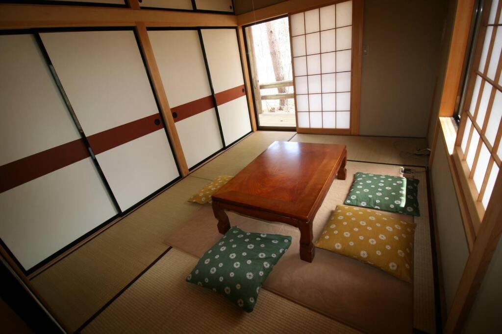 北軽井沢の貸別荘一棟貸し切り-庭とウッドデッキつき Azumaiokozan Kültér fotó
